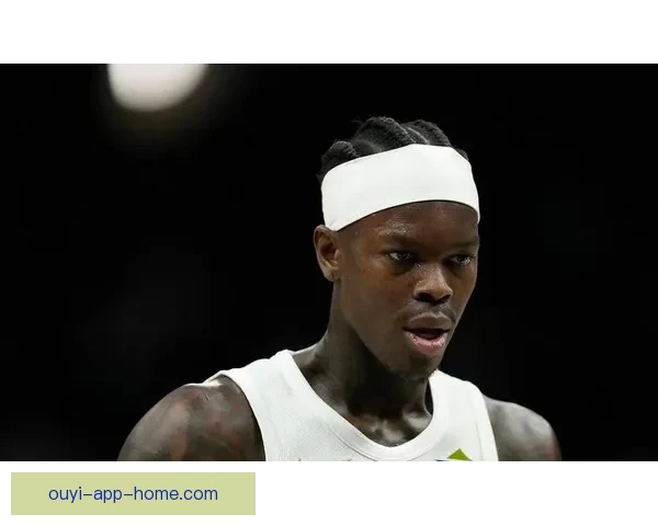 施罗德飞踹克莱尔引发争议 被判一级恶意犯规遭裁判严厉处罚